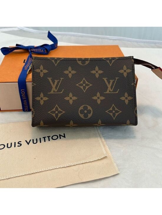 Louis Vuitton Handbags - Louis Vuitton Monogram Toiletry 15